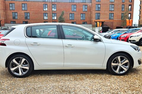 Peugeot 308 PURETECH S/S ALLURE.. AUTOMATIC.. 9 MAIN DEALER SERVICES. 1 PREVIOUS KEEPER 11