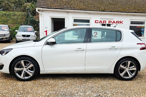 Peugeot 308 PURETECH S/S ALLURE.. AUTOMATIC.. 9 MAIN DEALER SERVICES. 1 PREVIOUS KEEPER 7