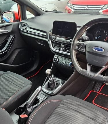Ford Fiesta ST-LINE LOOK! 1 OWNER! 6 SERVICES.. APPLE CARPLAY.. STUNNING EXAMPLE 3