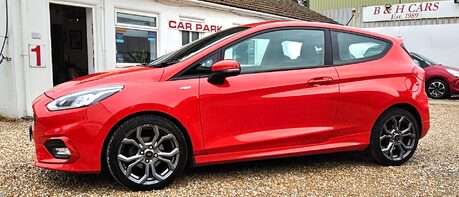 Ford Fiesta ST-LINE LOOK! 1 OWNER! 6 SERVICES.. APPLE CARPLAY.. STUNNING EXAMPLE 1