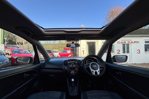 Kia Venga 3 1.6 .. AUTOMATIC.. ELECTRIC SUNROOF.. HEATED FRONT SEATS... 11 SERVICES 31