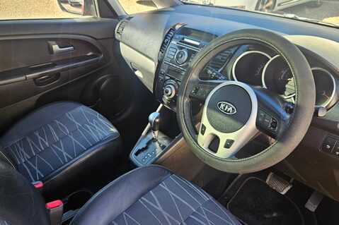Kia Venga 3 1.6 .. AUTOMATIC.. ELECTRIC SUNROOF.. HEATED FRONT SEATS... 11 SERVICES 18