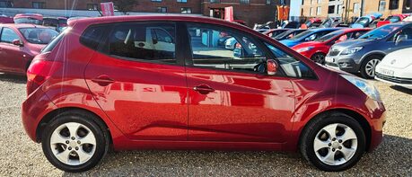 Kia Venga 3 1.6 .. AUTOMATIC.. ELECTRIC SUNROOF.. HEATED FRONT SEATS... 11 SERVICES 1