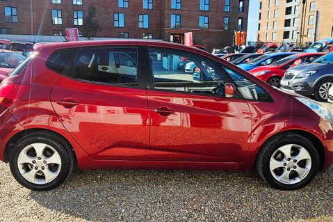 Kia Venga 3 1.6 .. AUTOMATIC.. ELECTRIC SUNROOF.. HEATED FRONT SEATS... 11 SERVICES 4