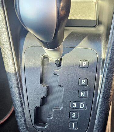 Kia Venga 3 1.6 .. AUTOMATIC.. ELECTRIC SUNROOF.. HEATED FRONT SEATS... 11 SERVICES 3