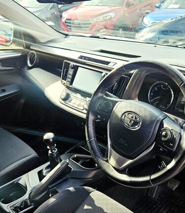 Toyota Rav 4 D-4D BUSINESS EDITION LOOK! 37000 MILES! 1 OWNER! SAT NAVIGATION 3