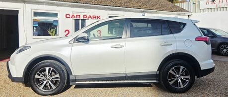 Toyota Rav 4 D-4D BUSINESS EDITION LOOK! 37000 MILES! 1 OWNER! SAT NAVIGATION 1