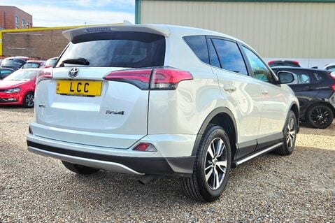 Toyota Rav 4 D-4D BUSINESS EDITION LOOK! 37000 MILES! 1 OWNER! SAT NAVIGATION 11