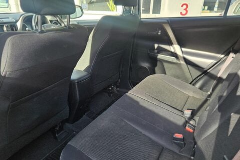 Toyota Rav 4 D-4D BUSINESS EDITION LOOK! 37000 MILES! 1 OWNER! SAT NAVIGATION 17