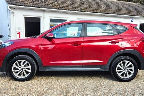 Hyundai TUCSON GDI SE BLUE DRIVE LOOK! 37000 MILES! 1 PREVIOUS OWNER! 8 SERVICES 6