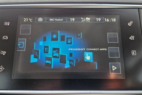 Peugeot 308 PURETECH ALLURE LAST OWNER SINCE 2017..7 SERVICES..SAT NAV.. STUNNING 22
