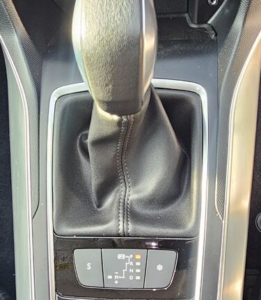 Peugeot 308 PURETECH ALLURE LAST OWNER SINCE 2017..7 SERVICES..SAT NAV.. £35 TAX.. 3