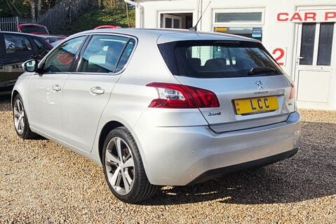 Peugeot 308 PURETECH ALLURE LAST OWNER SINCE 2017..7 SERVICES..SAT NAV.. STUNNING 6