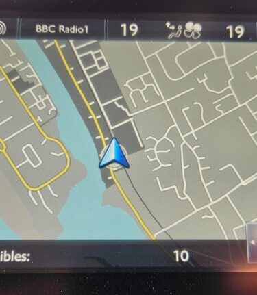 Peugeot 308 PURETECH ALLURE LAST OWNER SINCE 2017..7 SERVICES..SAT NAV.. STUNNING 3