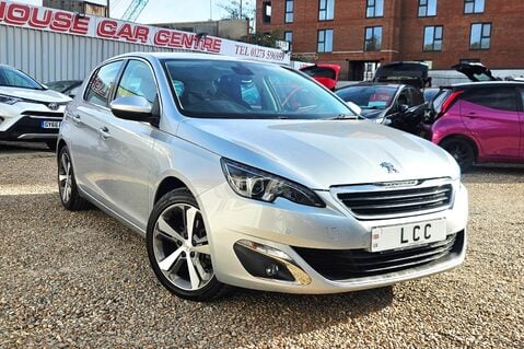 Peugeot 308 PURETECH ALLURE LAST OWNER SINCE 2017..7 SERVICES..SAT NAV.. STUNNING 1
