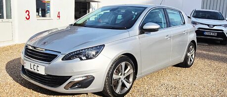 Peugeot 308 PURETECH ALLURE LAST OWNER SINCE 2017..7 SERVICES..SAT NAV.. STUNNING 1
