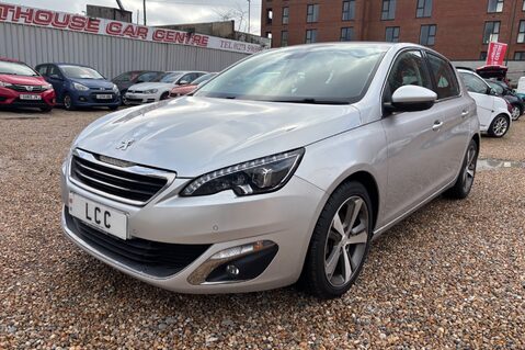 Peugeot 308 PURETECH ALLURE LAST OWNER SINCE 2017..7 SERVICES..SAT NAV.. £35 TAX.. 8