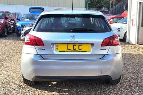 Peugeot 308 PURETECH ALLURE LAST OWNER SINCE 2017..7 SERVICES..SAT NAV.. STUNNING 12