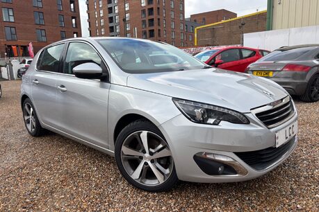 Peugeot 308 PURETECH ALLURE LAST OWNER SINCE 2017..7 SERVICES..SAT NAV.. £35 TAX..