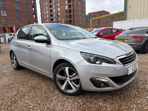 Peugeot 308 PURETECH ALLURE LAST OWNER SINCE 2017..7 SERVICES..SAT NAV.. £35 TAX..