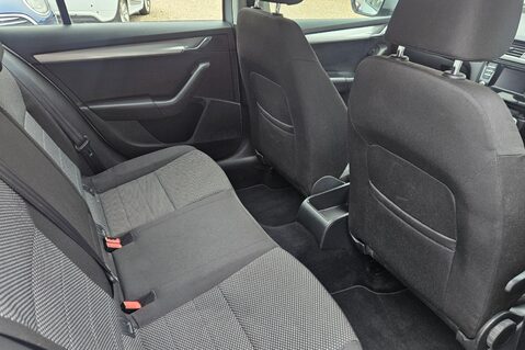 Skoda Octavia SE TDI CR..1 PREVIOUS OWNER..INCREDIBLY LOW MILEAGE ONLY £20 R/TAX 15