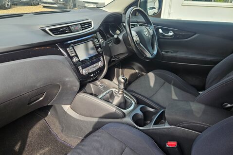 Nissan Qashqai N-TEC PLUS DIG-T.1 PREVIOUS OWNER.GLASS ROOF,SAT NAV,CRUISE,LANE ASSIST   19