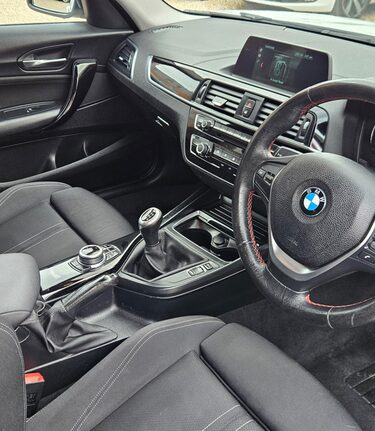BMW 1 Series 118I SPORT LOOK! JUST 58000 MILES! SAT NAV! BLUETOOTH! GREAT HISTORY 3