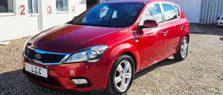 Kia Ceed 1.6 CRDI 2 LOOK! ONLY 59000 MILES! 13 SERVICES LAST ONE AT 58K £35 R/TAX! 1