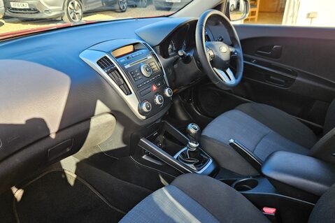 Kia Ceed 1.6 CRDI 2 LOOK! ONLY 59000 MILES! 13 SERVICES LAST ONE AT 58K £35 R/TAX! 17