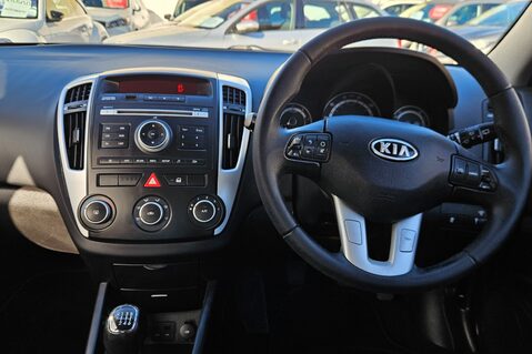 Kia Ceed 1.6 CRDI 2 LOOK! ONLY 59000 MILES! 13 SERVICES LAST ONE AT 58K £35 R/TAX! 13
