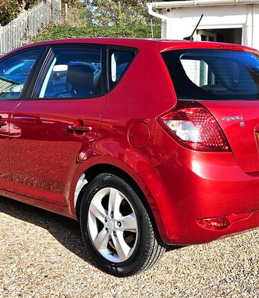 Kia Ceed 1.6 CRDI 2 LOOK! ONLY 59000 MILES! 13 SERVICES LAST ONE AT 58K £35 R/TAX! 3