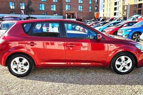 Kia Ceed 1.6 CRDI 2 LOOK! ONLY 59000 MILES! 13 SERVICES LAST ONE AT 58K £35 R/TAX! 5