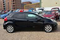 Kia Rio 2 ISG.. 1 PREVIOUS KEEPER.. £35 ROAD TAX.. 11 SERVICE STAMPS.LAST ONE @63K 3