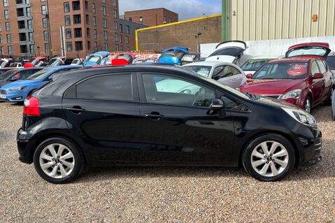 Kia Rio 2 ISG.. 1 PREVIOUS KEEPER.. £35 ROAD TAX.. 11 SERVICE STAMPS.LAST ONE @63K 3