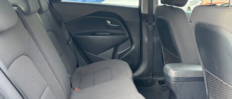 Kia Rio 2 ISG.. 1 PREVIOUS KEEPER.. £35 ROAD TAX.. 11 SERVICE STAMPS.LAST ONE @63K 1