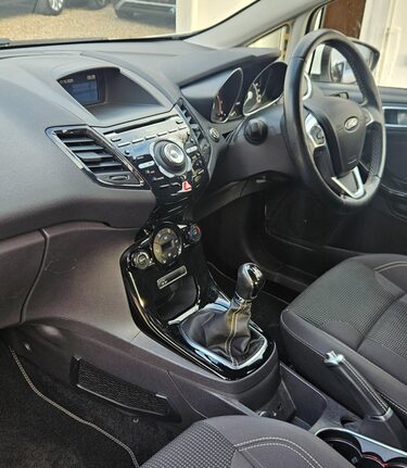 Ford Fiesta 1.0 TITANIUM LOOK! ONLY 11000 MILES! £20 ROAD TAX!  3