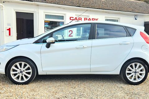 Ford Fiesta 1.0 TITANIUM LOOK! ONLY 11000 MILES! £20 ROAD TAX!  4