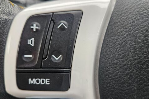 Toyota Yaris VVT-I TREND LOOK! 45000 MILES! LAST OWNER SINCE 2016! 11 SERVICES! 22