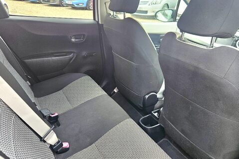 Toyota Yaris VVT-I TREND LOOK! 45000 MILES! LAST OWNER SINCE 2016! 11 SERVICES! 12