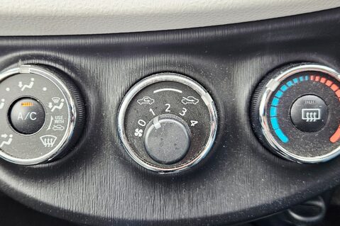 Toyota Yaris VVT-I TREND LOOK! 45000 MILES! LAST OWNER SINCE 2016! 11 SERVICES! 18