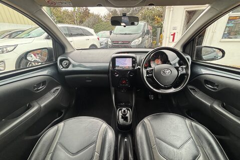 Toyota Aygo VVT-I X-CLUSIV 3.. AUTOMATIC.. FULL LEATHER.. SAT NAV.. REVERSING CAMERA.. 8