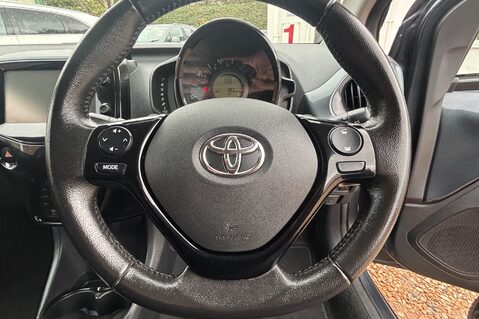 Toyota Aygo VVT-I X-CLUSIV 3.. AUTOMATIC.. FULL LEATHER.. SAT NAV.. REVERSING CAMERA.. 31