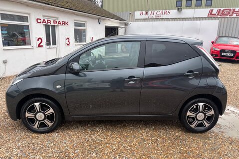 Toyota Aygo VVT-I X-CLUSIV 3.. AUTOMATIC.. FULL LEATHER.. SAT NAV.. REVERSING CAMERA.. 2