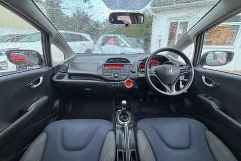 Honda Jazz I-VTEC ES..12 SERVICES LAST ONE @75K .. BEST COLOUR !!.. 1 PREVIOUS KEEPER  2