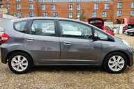 Honda Jazz I-VTEC ES..12 SERVICES LAST ONE @75K .. BEST COLOUR !!.. 1 PREVIOUS KEEPER  4