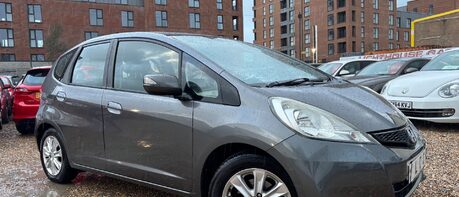 Honda Jazz I-VTEC ES..12 SERVICES LAST ONE @75K .. BEST COLOUR !!.. 1 PREVIOUS KEEPER  1