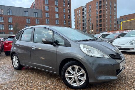 Honda Jazz I-VTEC ES..12 SERVICES LAST ONE @75K .. BEST COLOUR !!.. 1 PREVIOUS KEEPER 