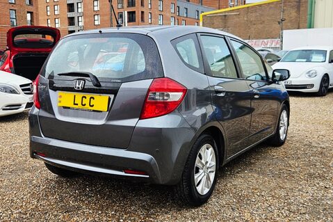 Honda Jazz I-VTEC ES..12 SERVICES LAST ONE @75K .. BEST COLOUR !!.. 1 PREVIOUS KEEPER  12