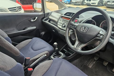 Honda Jazz I-VTEC ES..12 SERVICES LAST ONE @75K .. BEST COLOUR !!.. 1 PREVIOUS KEEPER  7