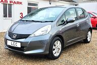 Honda Jazz I-VTEC ES..12 SERVICES LAST ONE @75K .. BEST COLOUR !!.. 1 PREVIOUS KEEPER  2